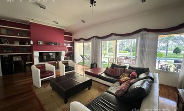 Venta casa de 5 ambientes con fondo libre con piscina en Haras Del Sur I