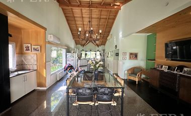 Venta casa de 5 ambientes con fondo libre con piscina en Haras Del Sur I