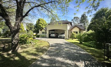 Venta casa de 5 ambientes con fondo libre con piscina en Haras Del Sur I