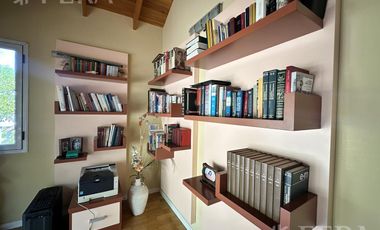 Venta casa de 5 ambientes con fondo libre con piscina en Haras Del Sur I