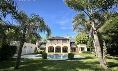 Venta casa de 5 ambientes con fondo libre con piscina en Haras Del Sur I