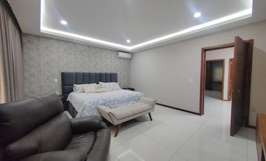 CASA EN VENTA FRACCIONAMIENTO LA CIMA