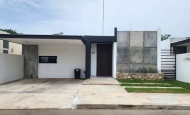 Renta casa amueblada con paneles solares piscina conkal