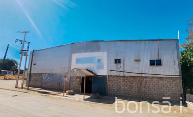 Se VENDE ALMACEN en SAN VICENTE - Frente a Carretera