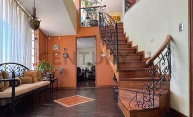 Amplia casa en Venta Cayma