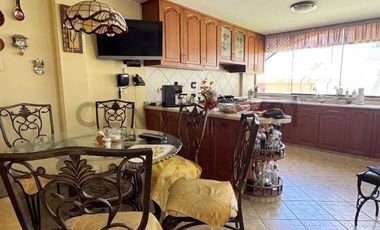 Amplia casa en Venta Cayma