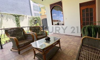 Amplia casa en Venta Cayma