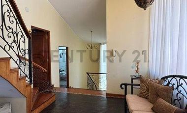 Amplia casa en Venta Cayma