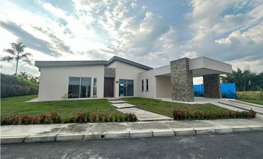 Casa campestre en arriendo sector Aeropuerto