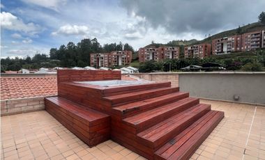 Apartamento en unidad cerrada en El Retiro