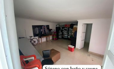 VENDO CASA DE TRES NIVELES EN POBLADO - LAS PALMAS