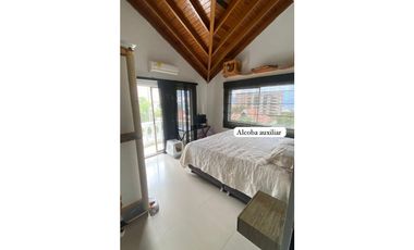 VENDO CASA DE TRES NIVELES EN POBLADO - LAS PALMAS