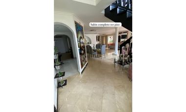 VENDO CASA DE TRES NIVELES EN POBLADO - LAS PALMAS