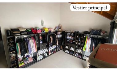 VENDO CASA DE TRES NIVELES EN POBLADO - LAS PALMAS