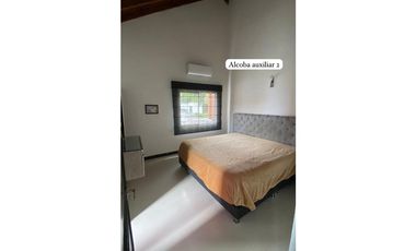 VENDO CASA DE TRES NIVELES EN POBLADO - LAS PALMAS
