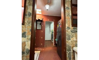 Casa de dos pisos ubicada estrategicamente jardín 005