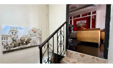 Casa en venta | 3 pisos con terraza - Poblado Comfaunión Palmira Valle