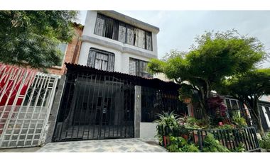 Casa en venta | 3 pisos con terraza - Poblado Comfaunión Palmira Valle