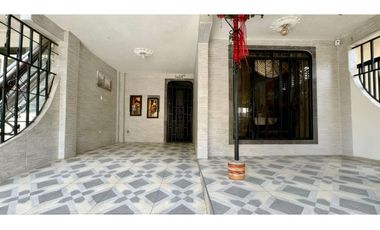 Casa en venta | 3 pisos con terraza - Poblado Comfaunión Palmira Valle