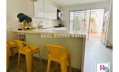 SE ARRIENDA CASA MEDIANERA EN UNIDAD ABIERTA