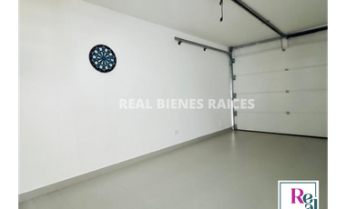 SE ARRIENDA CASA MEDIANERA EN UNIDAD ABIERTA