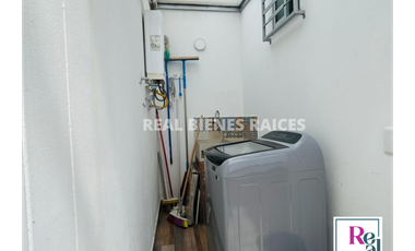 SE ARRIENDA CASA MEDIANERA EN UNIDAD ABIERTA