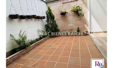 SE ARRIENDA CASA MEDIANERA EN UNIDAD ABIERTA