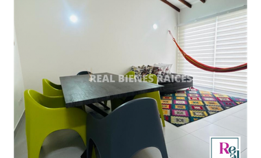 SE ARRIENDA CASA MEDIANERA EN UNIDAD ABIERTA