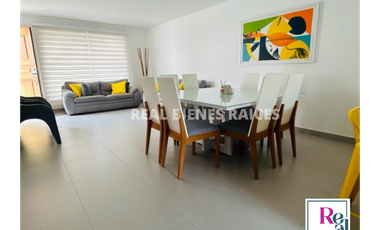 SE ARRIENDA CASA MEDIANERA EN UNIDAD ABIERTA