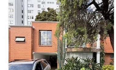 Venta casa Los Balsos . 2 Niveles Vive la exclusividad en El Poblado