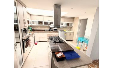 Venta casa Los Balsos . 2 Niveles Vive la exclusividad en El Poblado