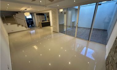 CASA SECTOR LA CASTELLANA EN ARRIENDO