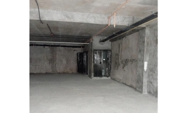 CENTRO COMERCIAL VILLA LUCRE / 139M / PISO MEDIO / SOBRE VIA PRINCIPAL