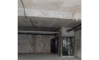 CENTRO COMERCIAL VILLA LUCRE / 139M / PISO MEDIO / SOBRE VIA PRINCIPAL