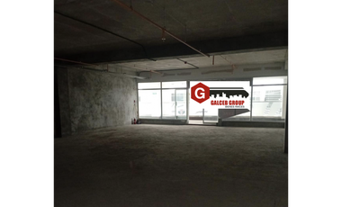 CENTRO COMERCIAL VILLA LUCRE / 139M / PISO MEDIO / SOBRE VIA PRINCIPAL