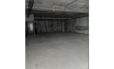 CENTRO COMERCIAL VILLA LUCRE / 142M / SOBRE VIA PRINCIPAL / PISO MEDIO