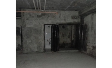 CENTRO COMERCIAL VILLA LUCRE / 142M / SOBRE VIA PRINCIPAL / PISO MEDIO