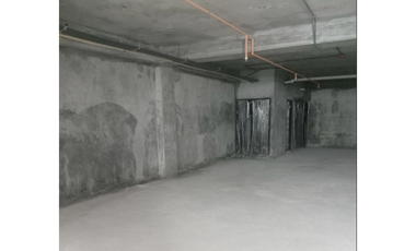 CENTRO COMERCIAL VILLA LUCRE / 142M / SOBRE VIA PRINCIPAL / PISO MEDIO