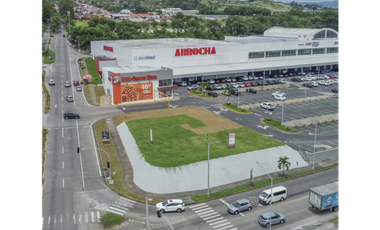 CENTRO COMERCIAL VILLA LUCRE / 342M / SOBRE VIA PRINCIPAL / PISO MEDIO