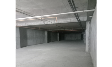 CENTRO COMERCIAL VILLA LUCRE / 342M / SOBRE VIA PRINCIPAL / PISO MEDIO