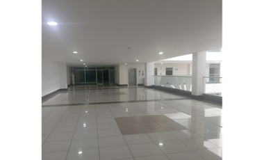 CENTRO COMERCIAL VILLA LUCRE / 342M / SOBRE VIA PRINCIPAL / PISO MEDIO