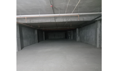 CENTRO COMERCIAL VILLA LUCRE / 342M / SOBRE VIA PRINCIPAL / PISO MEDIO