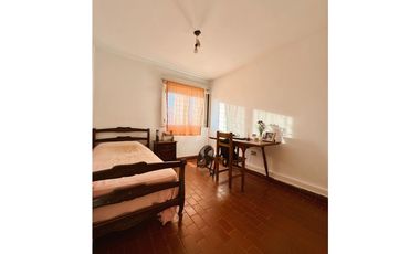 Venta departamento 3 dormitorios con cochera calle Peron