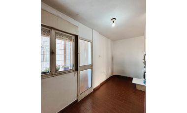 Venta departamento 3 dormitorios con cochera calle Peron