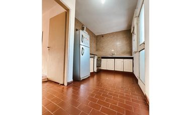 Venta departamento 3 dormitorios con cochera calle Peron