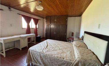 Vendo Casa con Amplio Terreno en Concepción del Uruguay, Entre Ríos