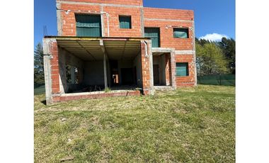 Casa en Construcción en barrio Altos de Brandsen