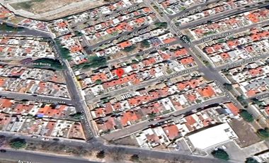 Casa en condominio en Col. Loma Larga a 15 min. de C.U. Morelia, Michoacán.