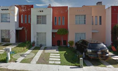 Casa en condominio en Col. Loma Larga a 15 min. de C.U. Morelia, Michoacán.