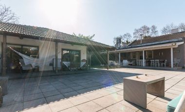 Casa en Venta en José Mármol.